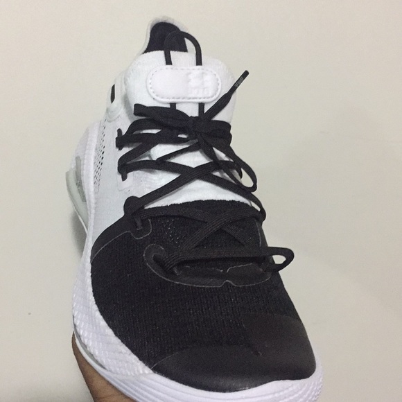 Curry 6 - Picture 2 of 4